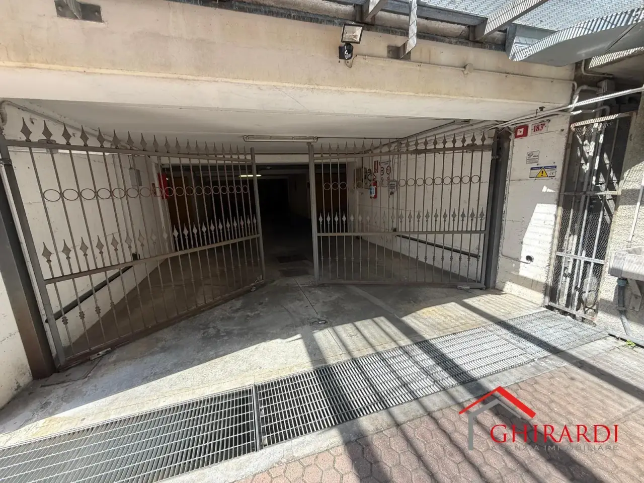 Parcheggio chiuso in , Genova, {3} - Foto 2