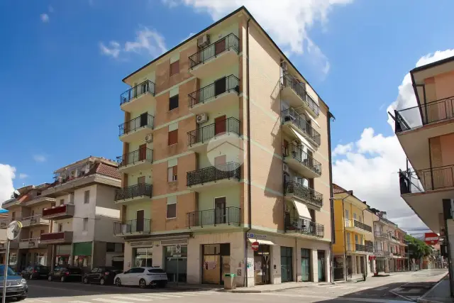 Vierzimmerwohnung in Via del Mare 70, San Benedetto del Tronto - Foto 1