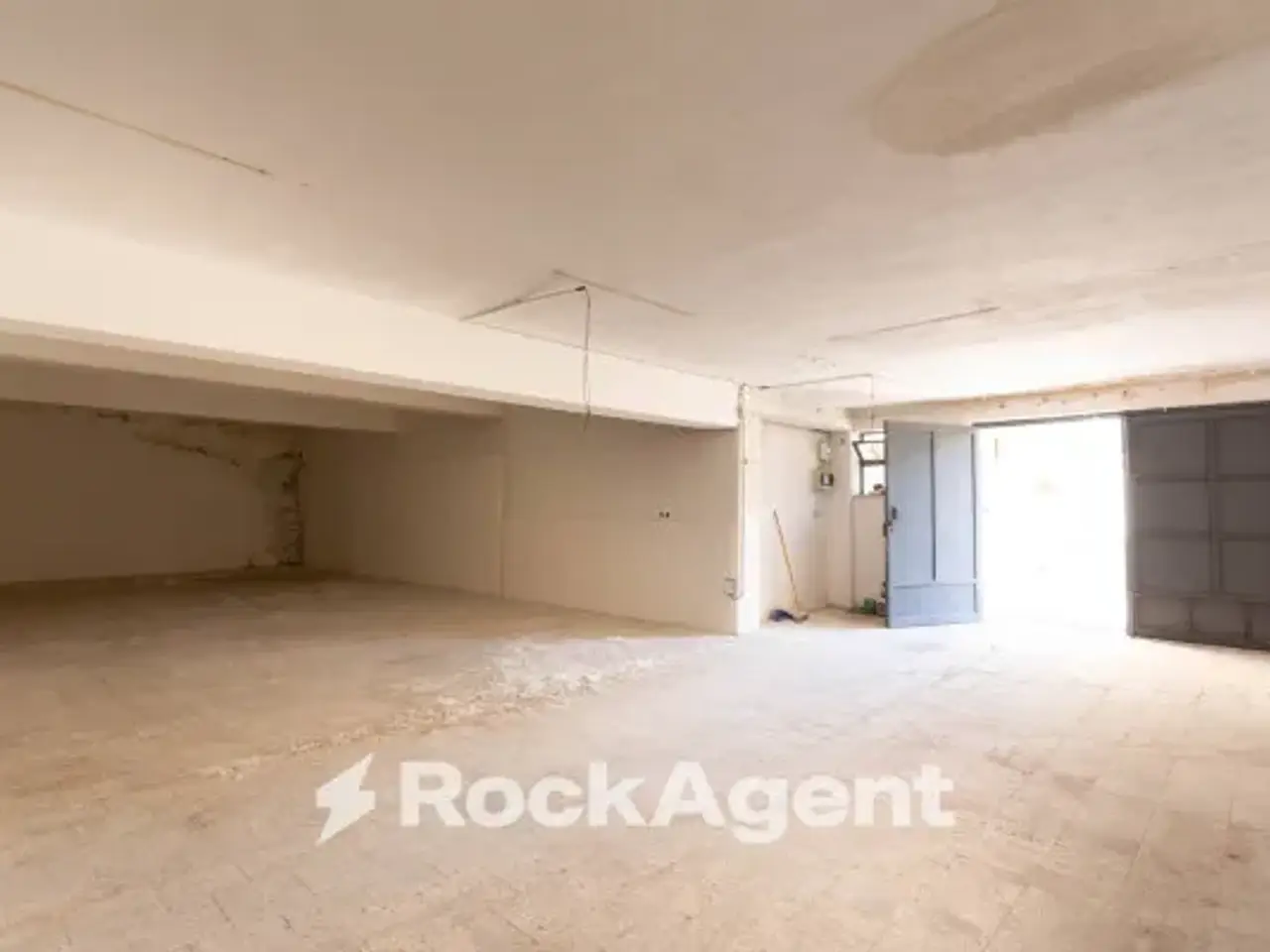 Magazzino in Via Lorenzo Maddem 32, Acireale, {3} - Foto 1
