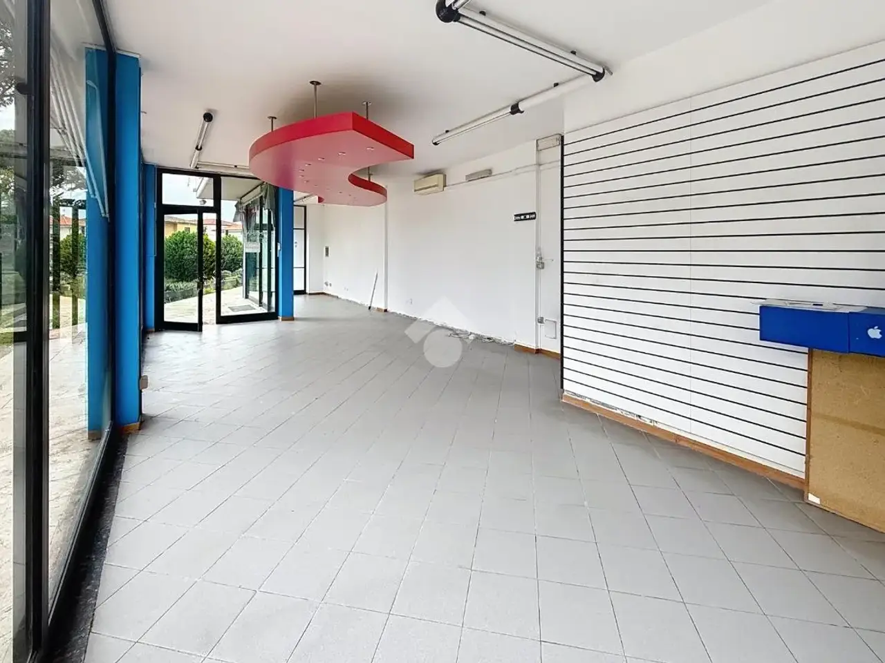 Negozio in Viale 2 Giugno 71, Castelfranco Di Sotto, {3} - Foto 2