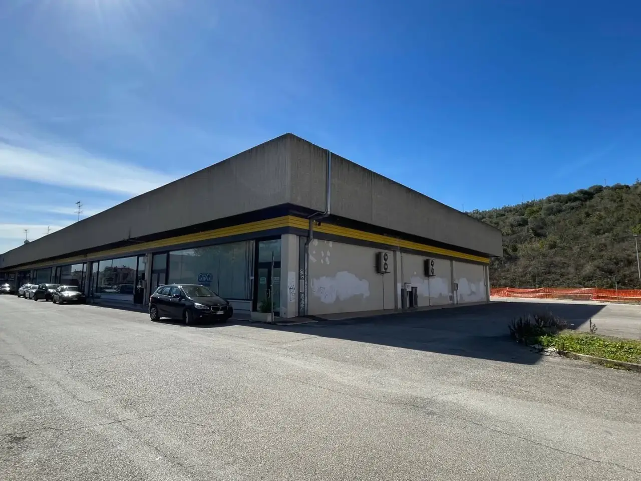 Negozio in Via G. Fioravanti 7, San Benedetto Del Tronto, {3} - Foto 2