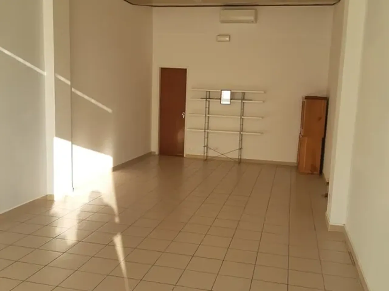 Negozio in Via San Marone 21, Civitanova Marche, {3} - Foto 2