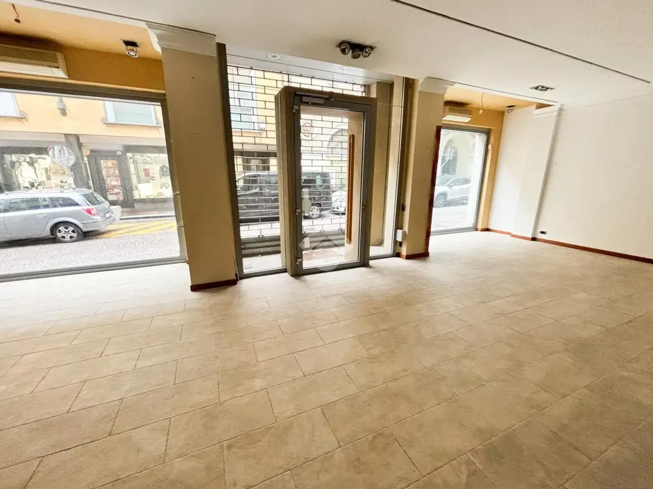 Ufficio in Via Fratelli Cairoli 22, Lecco, {3} - Foto 2