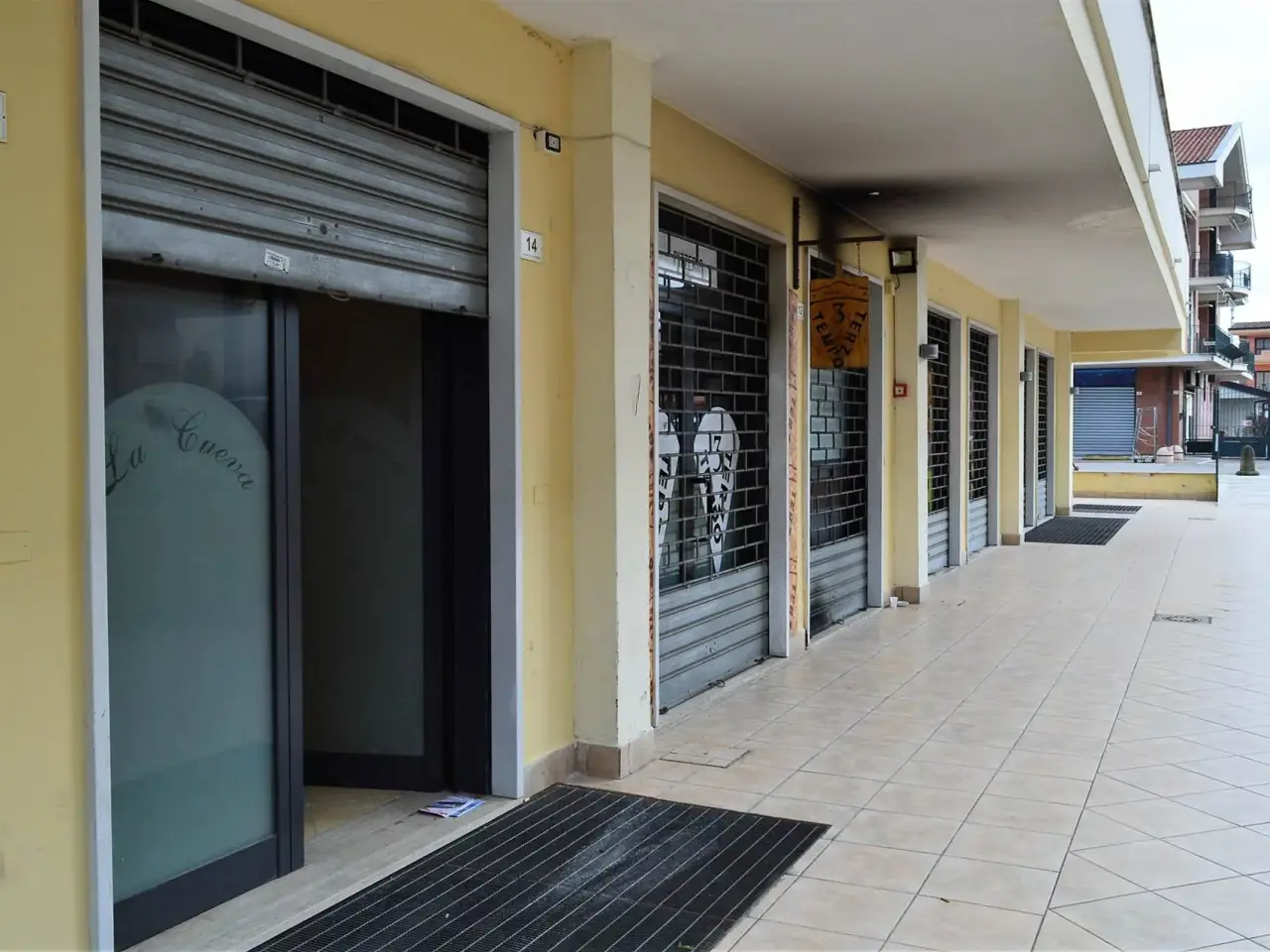 Negozio in Via Gran Bretagna, Santa Maria Capua Vetere, {3} - Foto 1