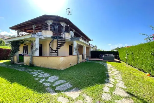 Mansion in Contrada Riviere, Diamante - Photo 1