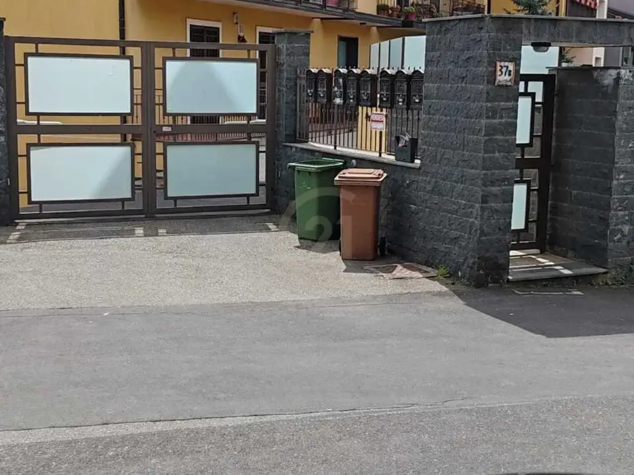 Parcheggio chiuso in Via Vincenzo Bellini 37/B, Belpasso, {3} - Foto 2