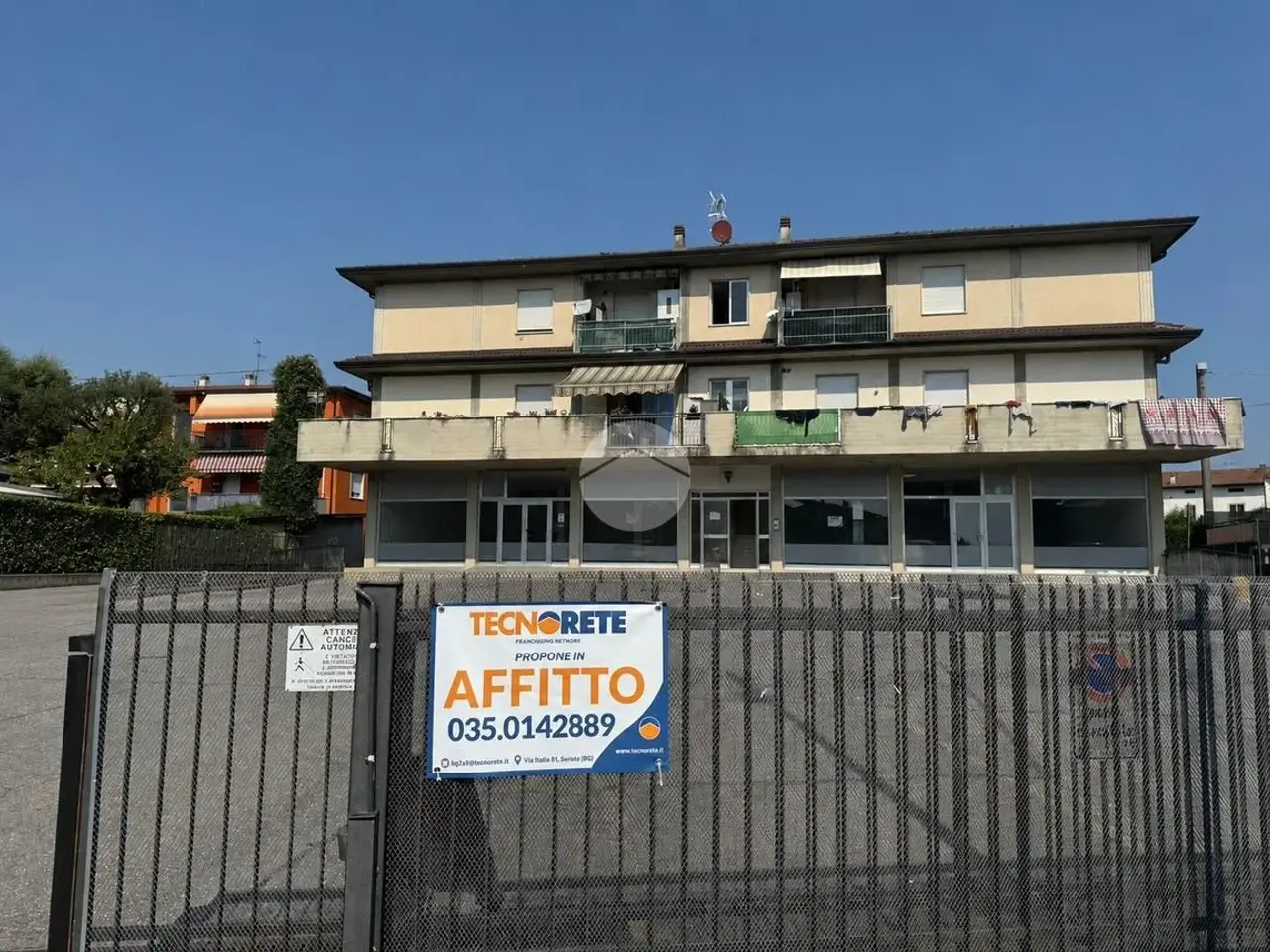 Negozio in Via Cavour, Albano Sant'Alessandro, {3} - Foto 1