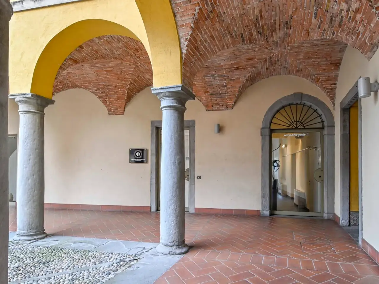 Negozio in Via Giuseppe Mazzini 62, Alzano Lombardo, {3} - Foto 1