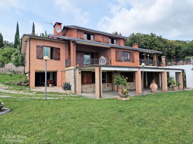 Villa in Strada Fontana La Trinità 29d, Perugia - Foto 1