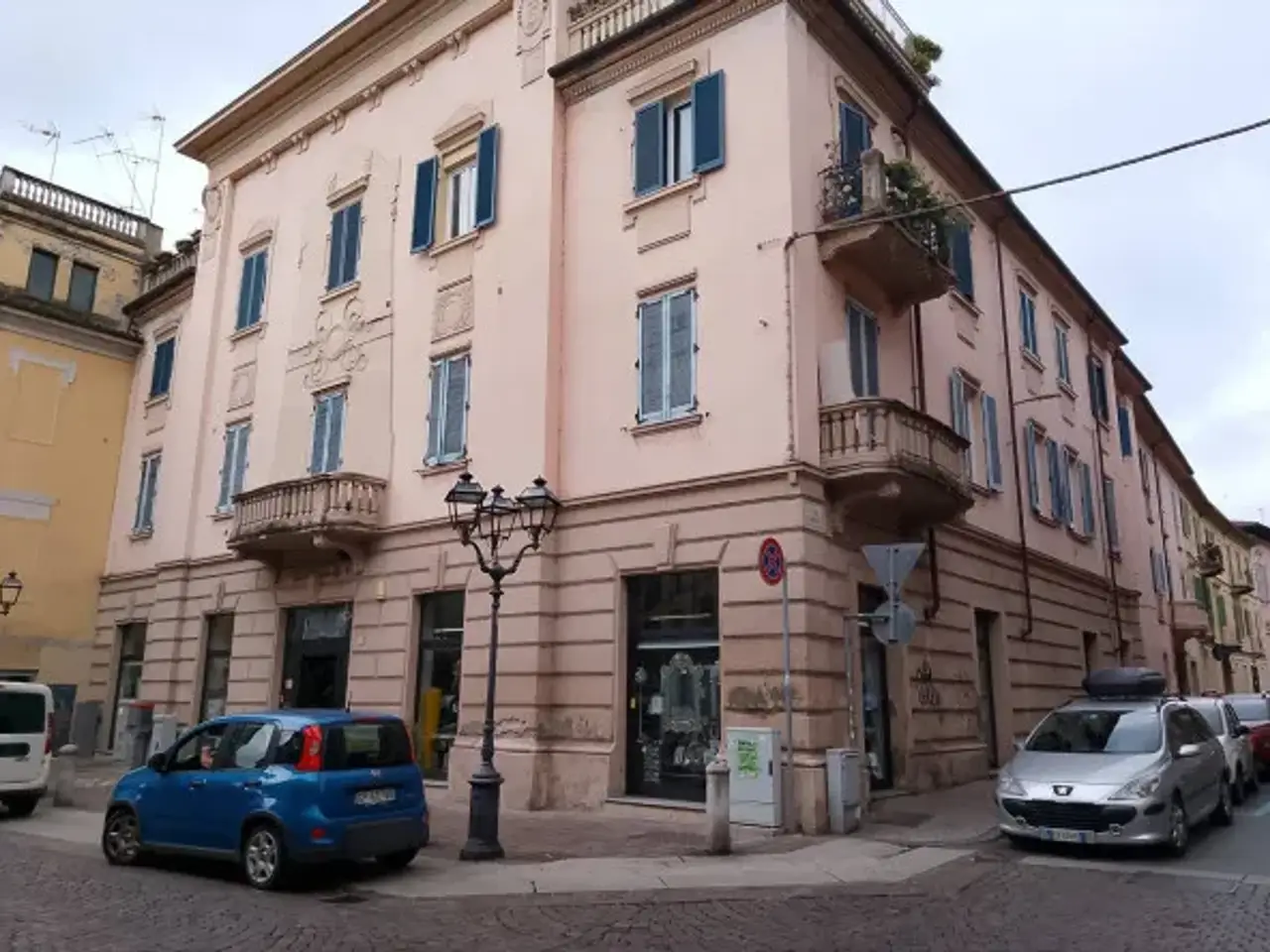 Negozio in Via Andrea Vochieri 114, Alessandria, {3} - Foto 1