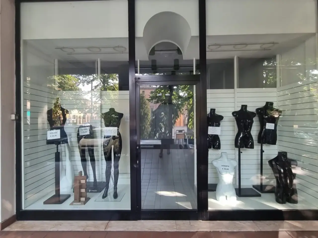 Negozio in Viale Vittorio Veneto, Correggio, {3} - Foto 1