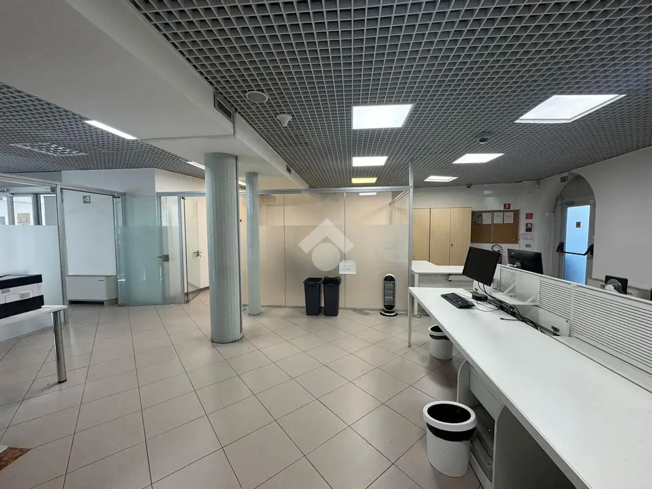 Negozio in Piazza Piazza della Libertà 9, Bussolengo, {3} - Foto 1