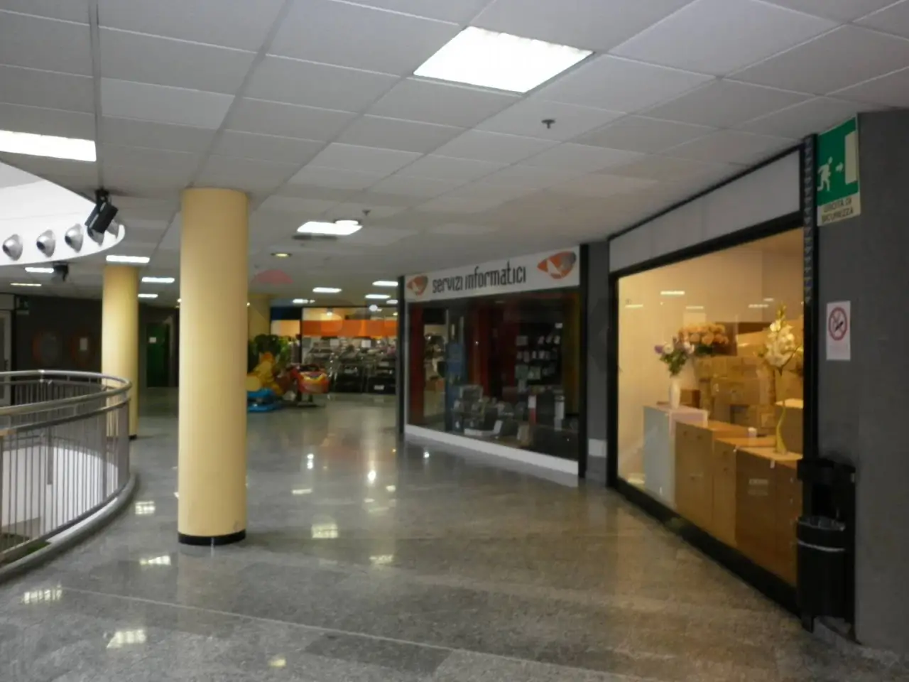 Negozio in Via Kennedy 28, Brugherio, {3} - Foto 1