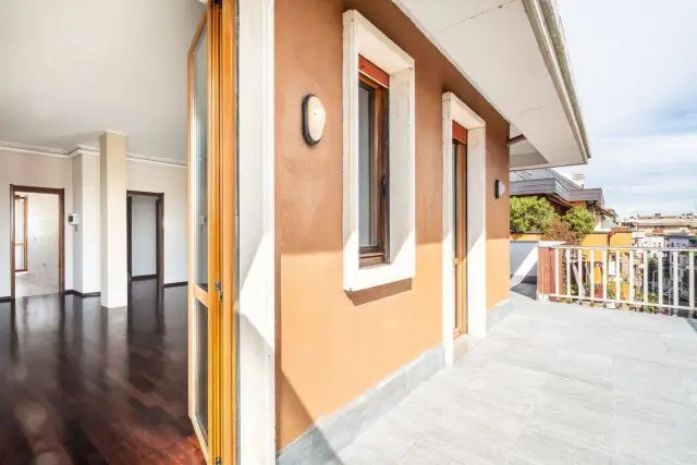 Penthouse in Via Giuseppe Castiglioni, Busto Arsizio - Foto 1