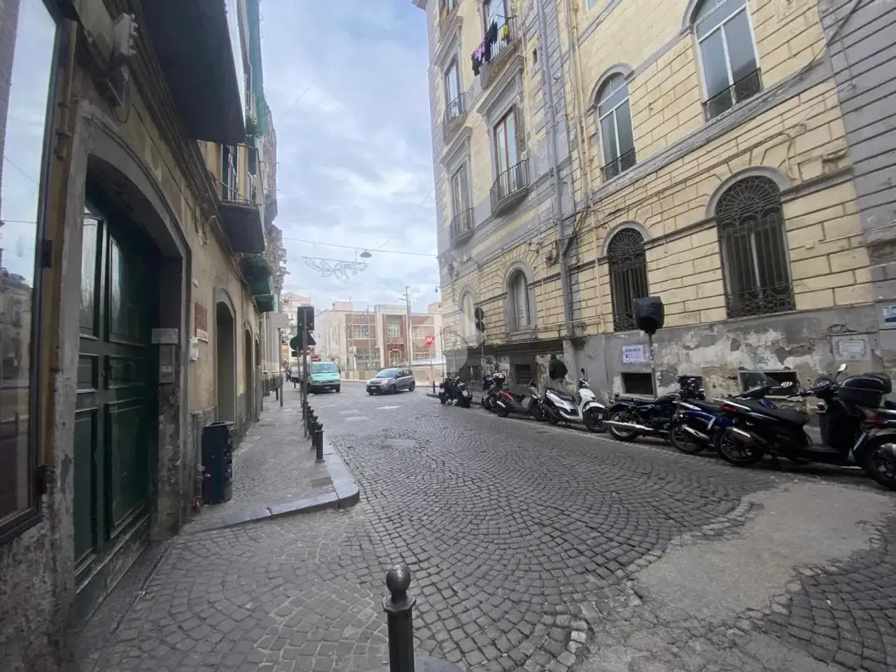 Negozio in Via Monte di Dio 81, Napoli, {3} - Foto 1
