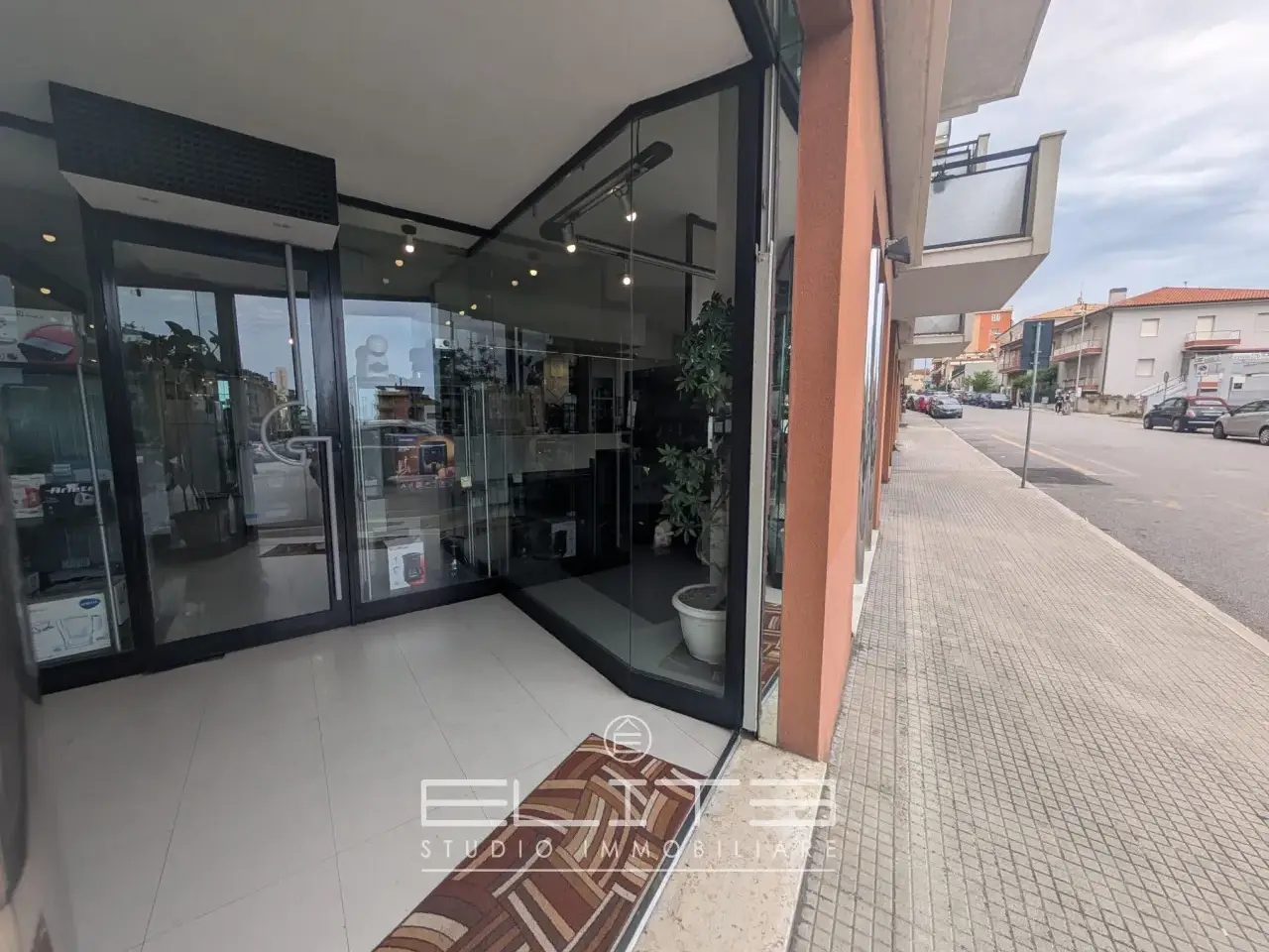 Negozio in Via Tenna 18, Ancona, {3} - Foto 2