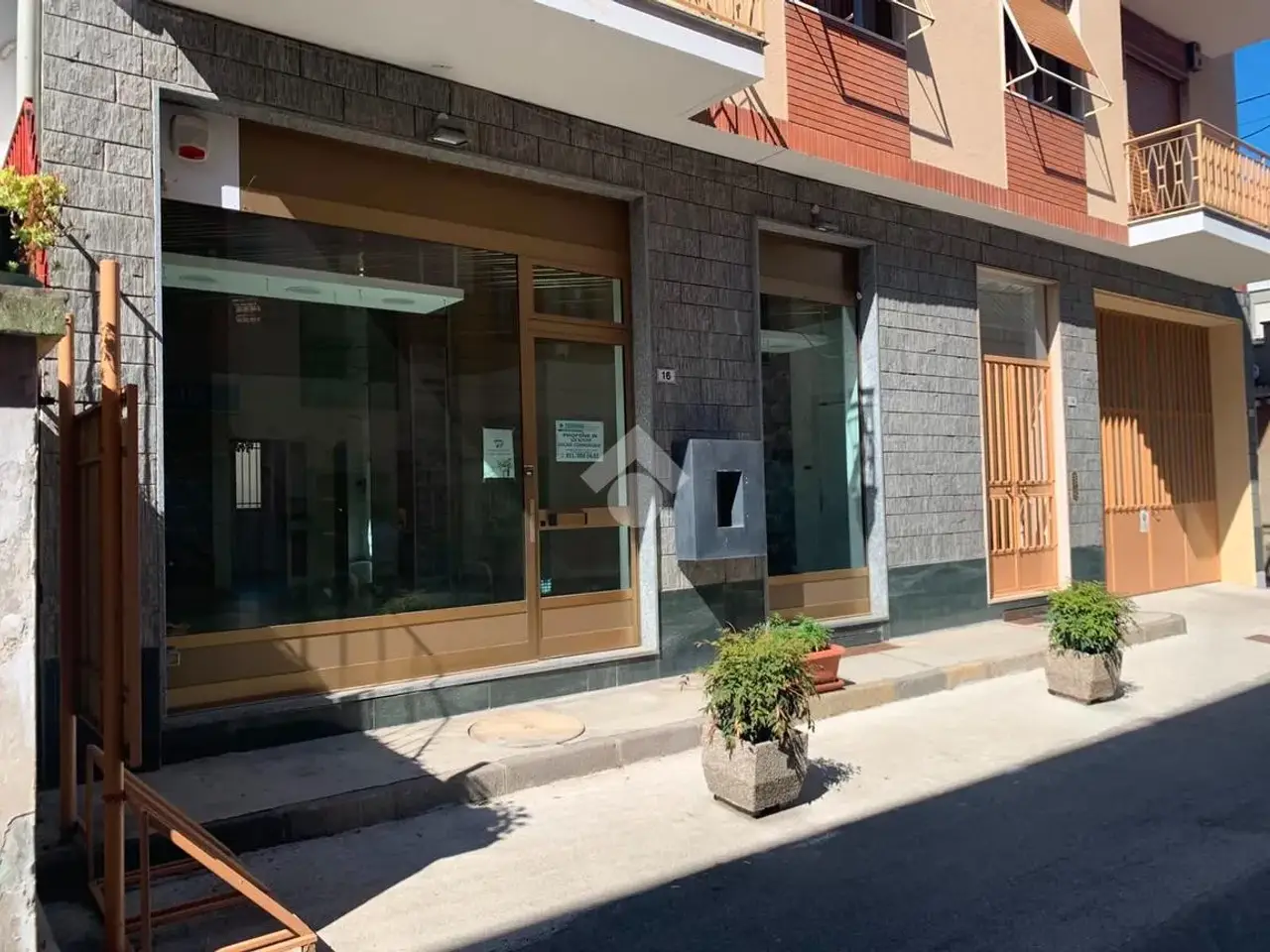 Negozio in Via Martiri della Libertà 16, Leini', {3} - Foto 1