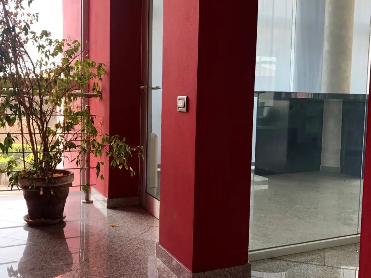 Negozio in Via Savonarola 1, Rovigo, {3} - Foto 1