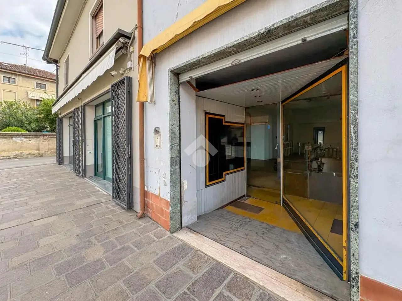 Negozio in Via Bressanoro 50, Castelleone, {3} - Foto 1