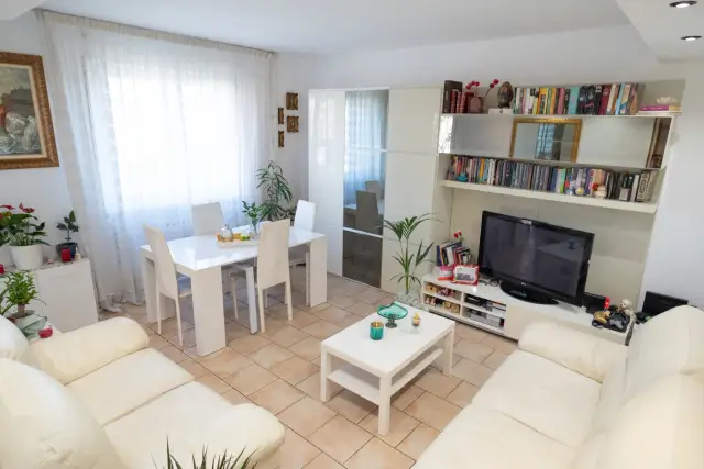 4-room flat in Via Piazza Togliatti 4, Brugherio - Photo 1