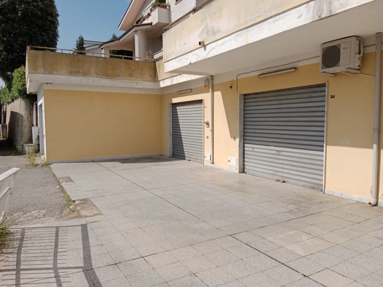 Officina in Via Benedetto Croce Snc, Montalto Uffugo, {3} - Foto 2