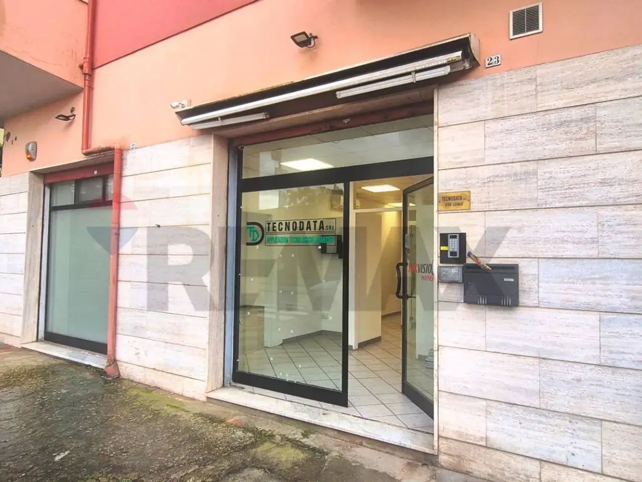 Negozio in Via Mandrolisai 23, Cagliari, {3} - Foto 1