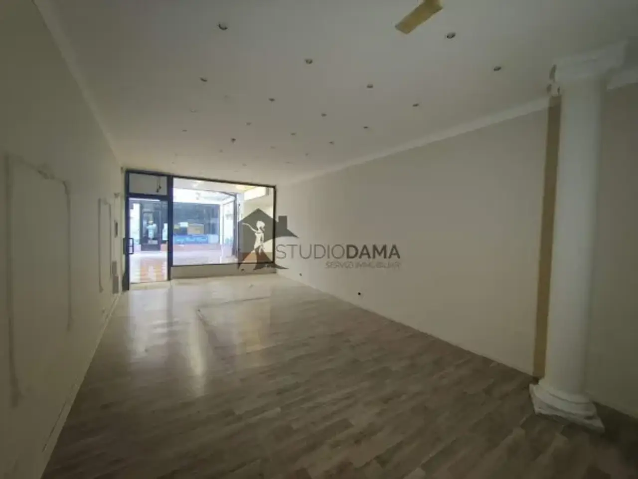 Negozio in Piazza Matteotti 21, Desenzano del Garda, {3} - Foto 1