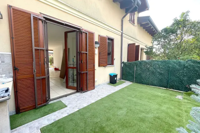 Villa a schiera in Viale Europa, Fenegrò - Foto 1