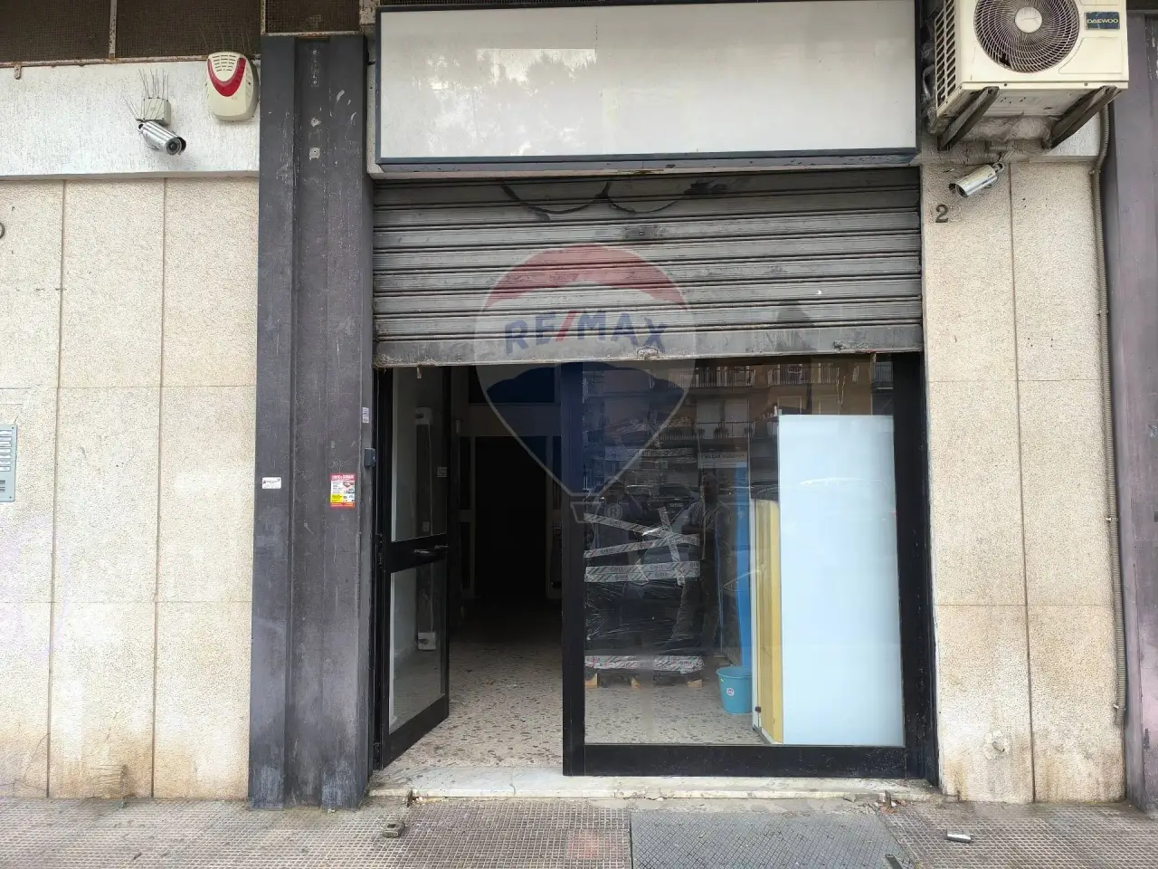 Negozio in Via Pavoncelli 122, Bari, {3} - Foto 1
