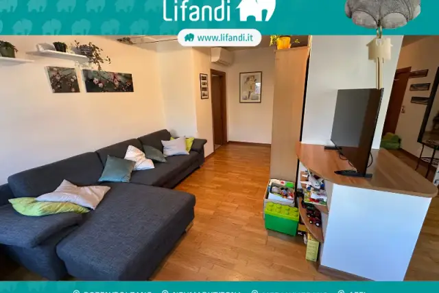 4-room flat in {3}, - Photo 1