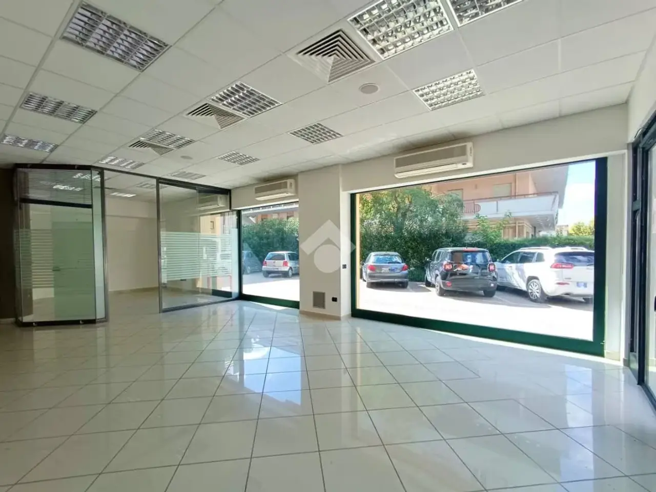 Negozio in Viale Mazzini, Alba Adriatica, {3} - Foto 2