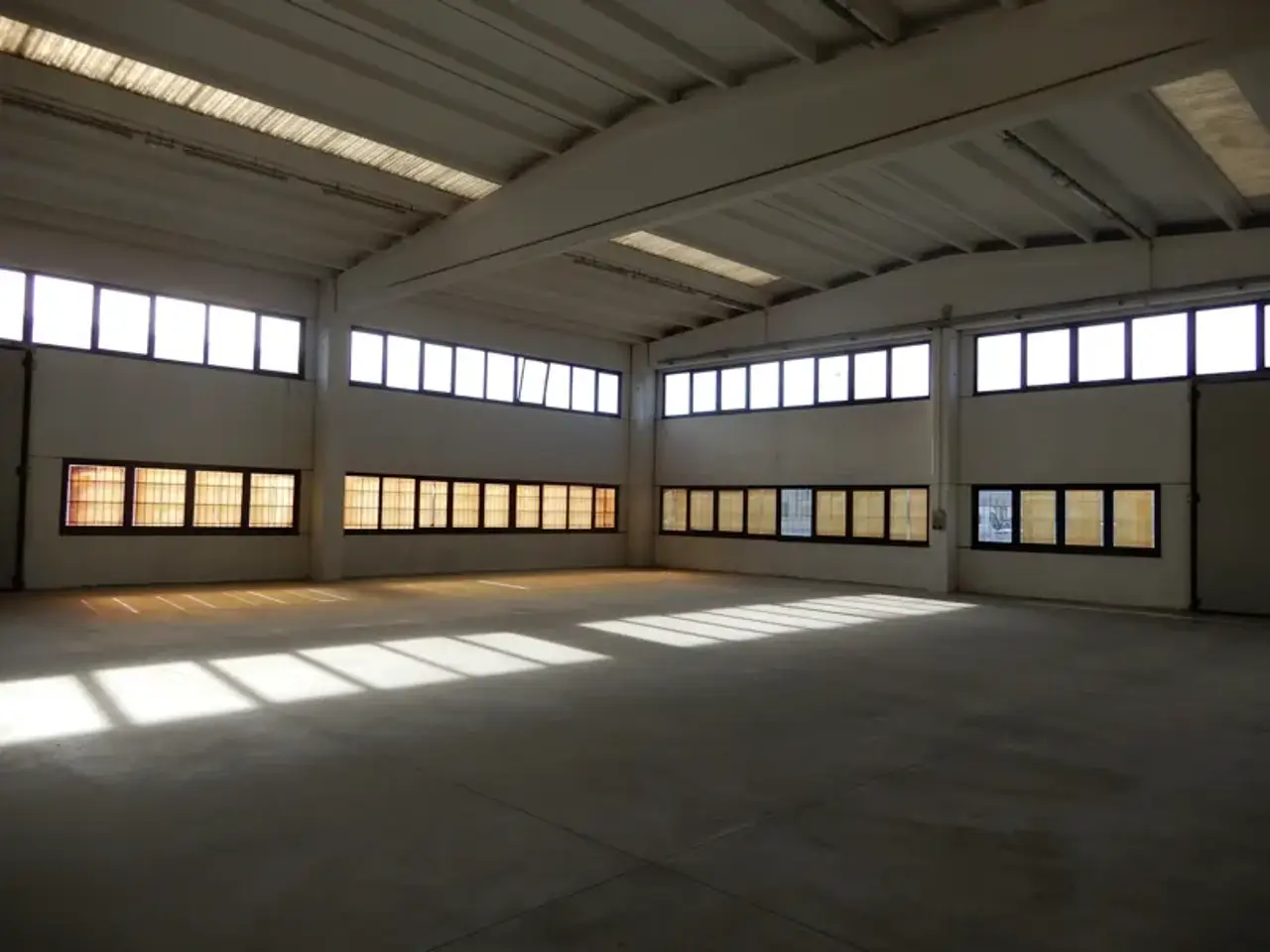 Capannone in Via Bacchini, Imola, Zona Industriale, Imola, {3} - Foto 1