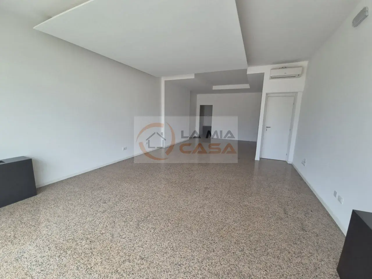 Negozio in Via Romea, N. 65/I Bis - 35020 Legnaro (Pd), Legnaro, {3} - Foto 1