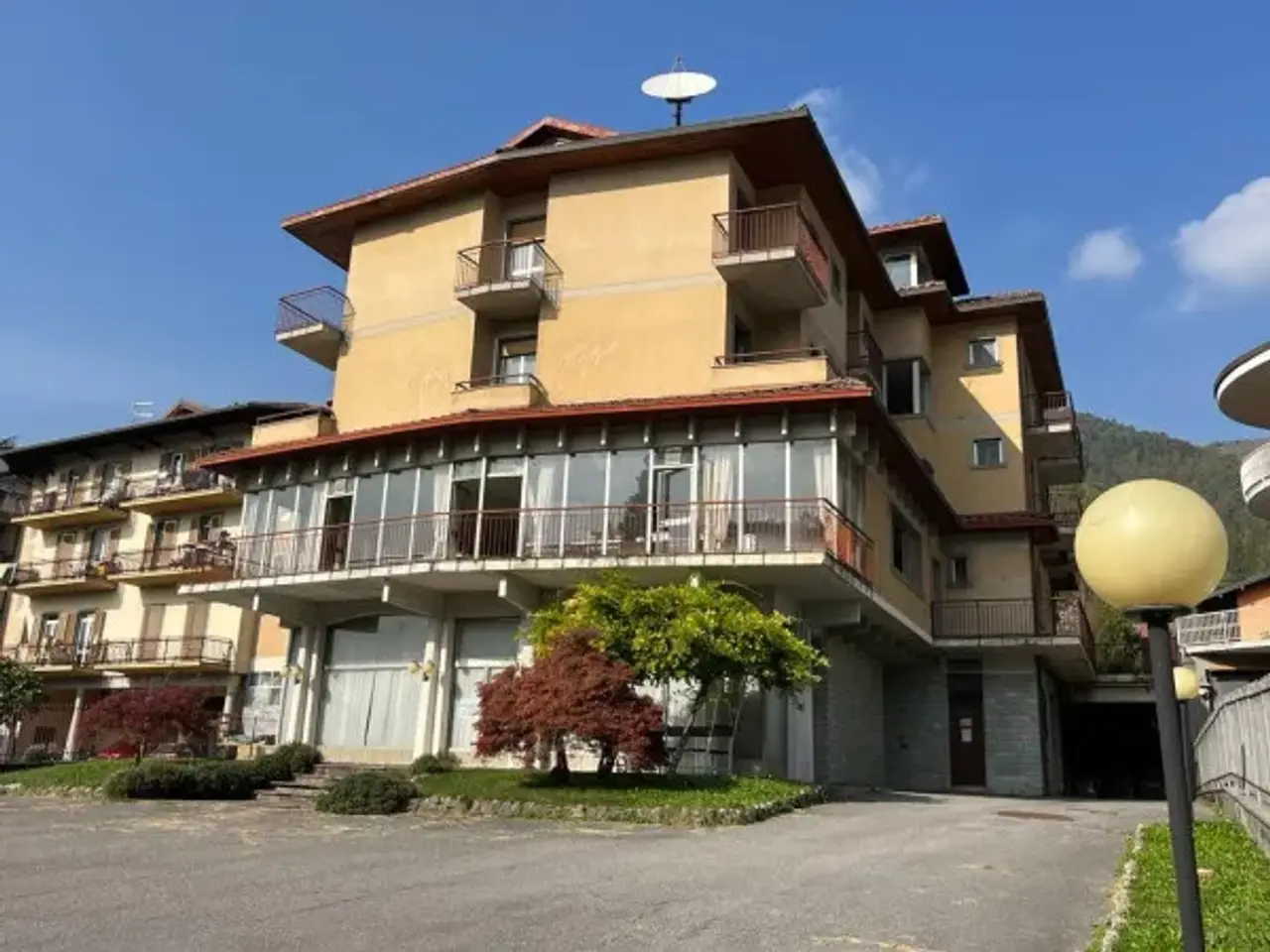 Negozio in Viale Vittorio Emanuele II, Clusone, {3} - Foto 1
