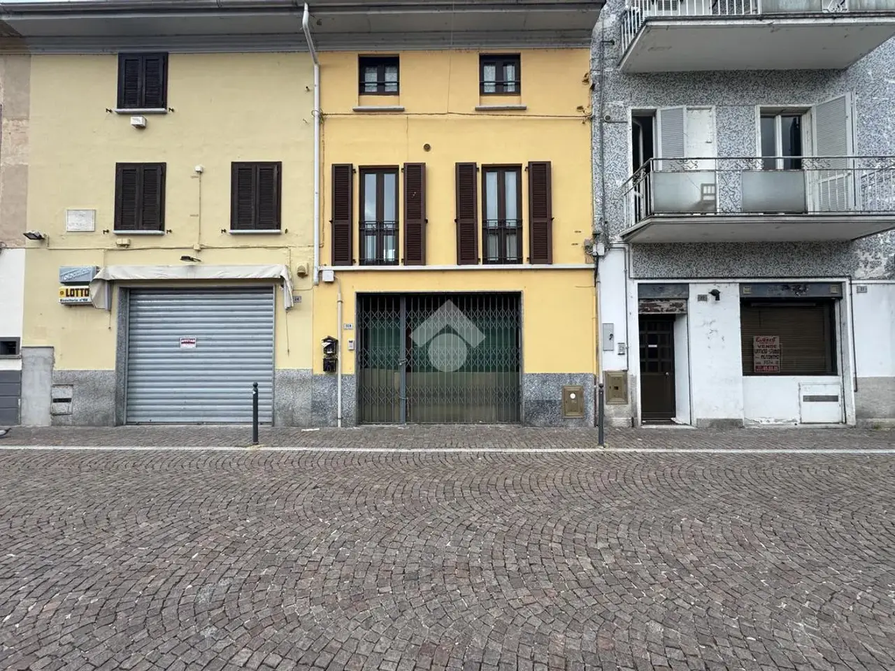Negozio in Largo Remo Rabellotti 22, Galliate, {3} - Foto 1
