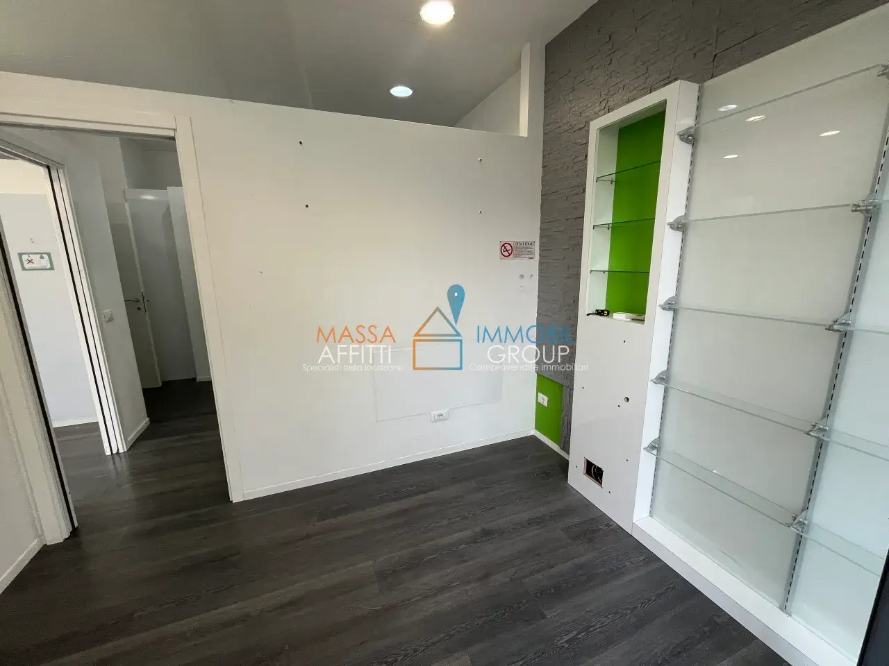 Palazzina commerciale in Via Giovanni Pascoli 40, Massa, {3} - Foto 2
