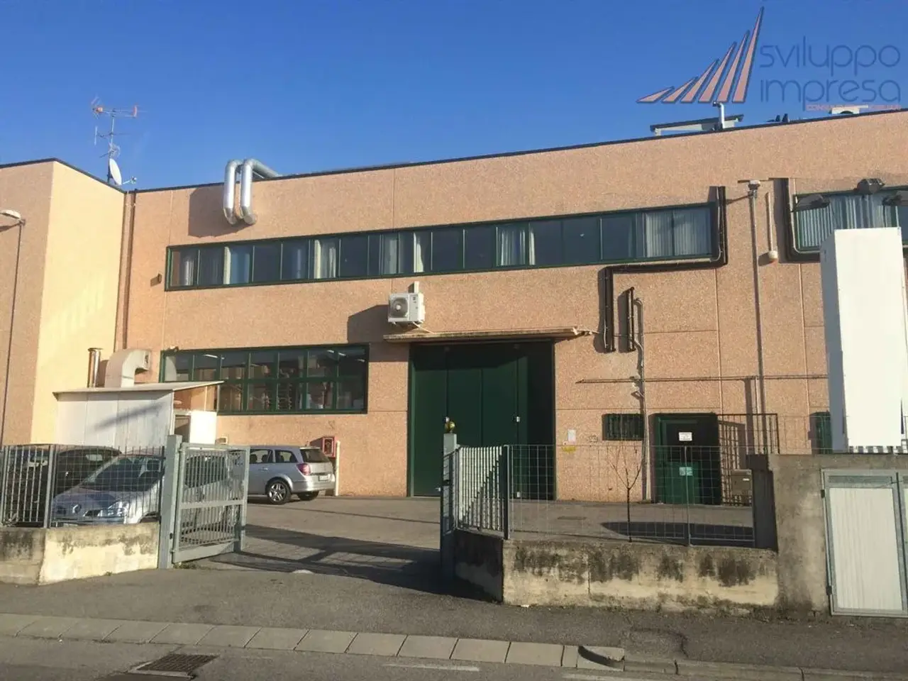 Capannone in Via I Maggio 74, Concorezzo, {3} - Foto 1