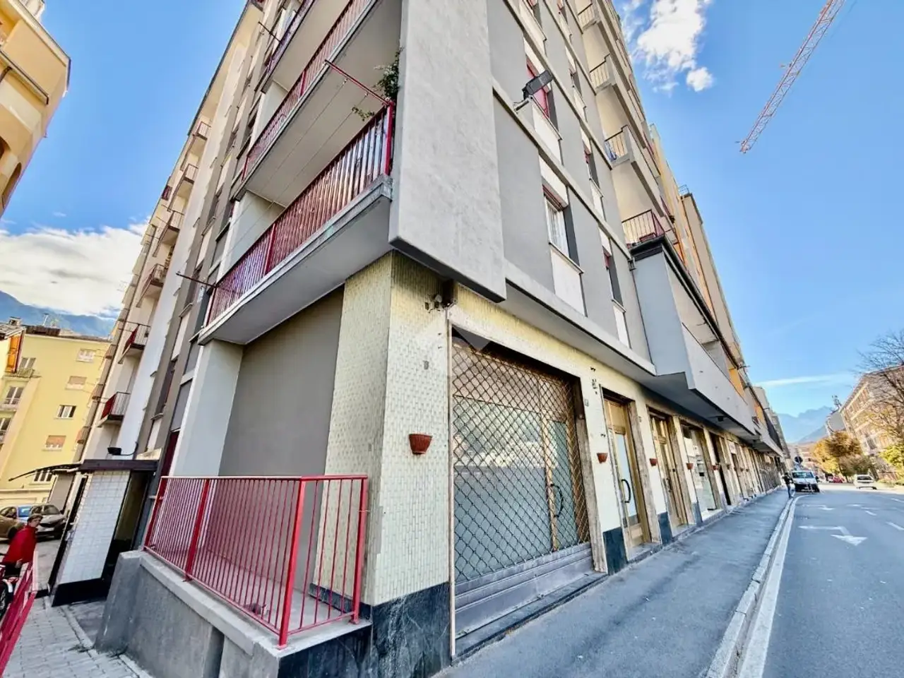 Negozio in Corso Saint Martin De Corleans 11, Aosta, {3} - Foto 1