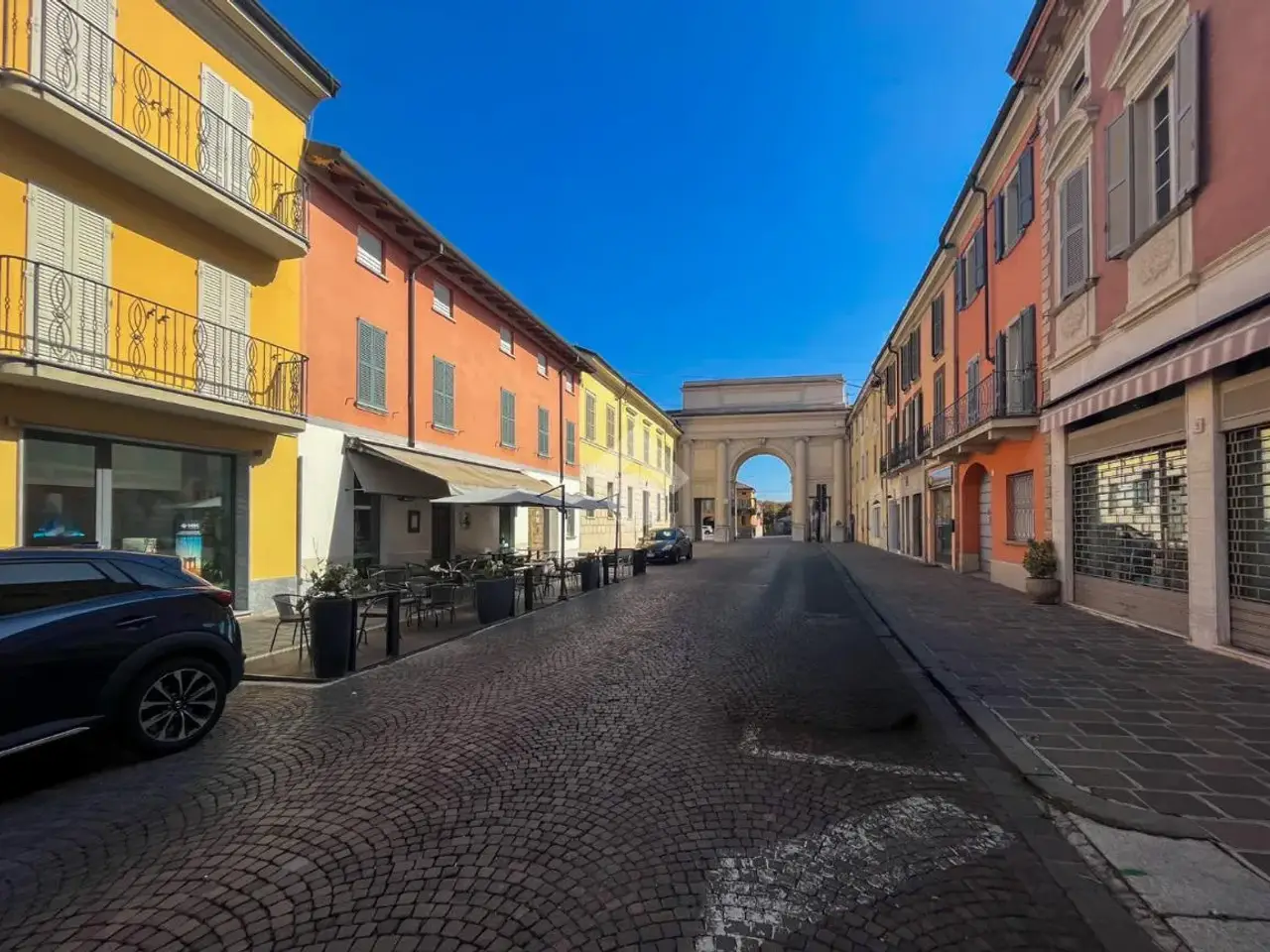 Negozio in Via Giuseppe Garibaldi 15, Castelleone, {3} - Foto 1