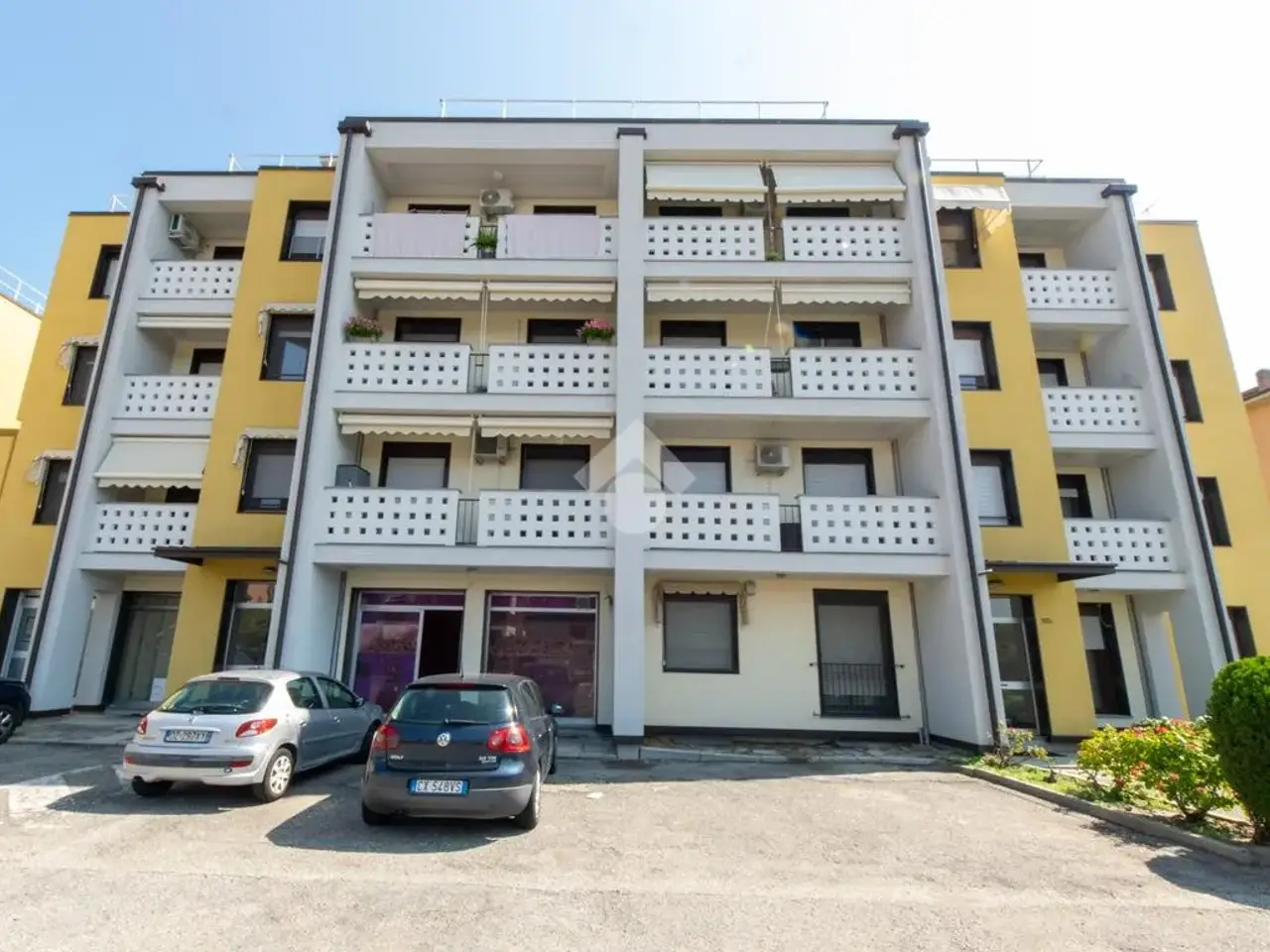 Negozio in Via Guglielmo Massaia 100, Casale Monferrato, {3} - Foto 1