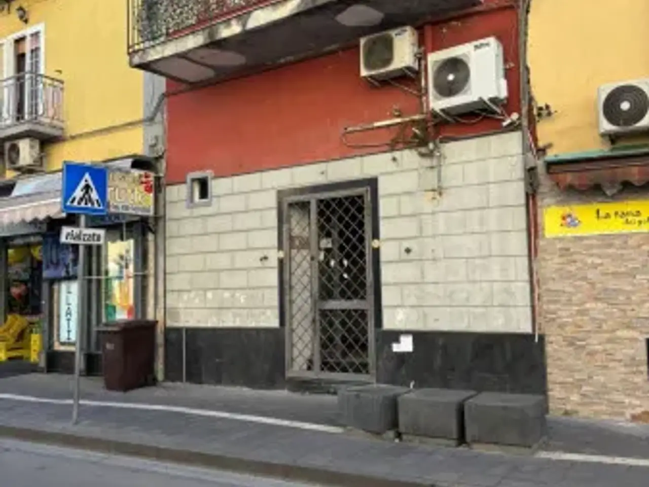Negozio in Via Benevento 13, Casalnuovo Di Napoli, {3} - Foto 1