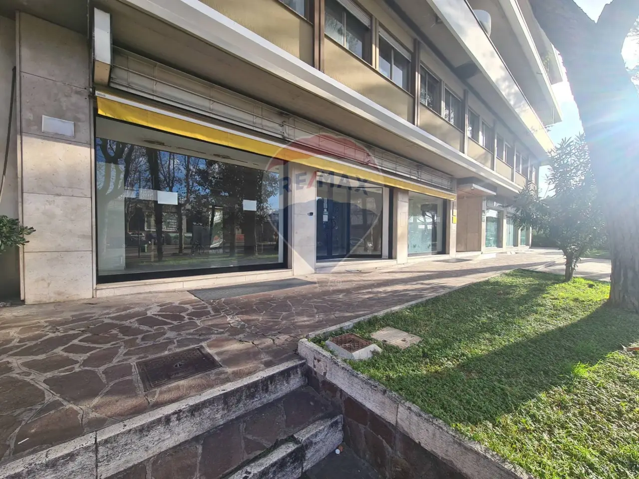 Negozio in Via Alcide De Gasperi 10, Pescara, {3} - Foto 1