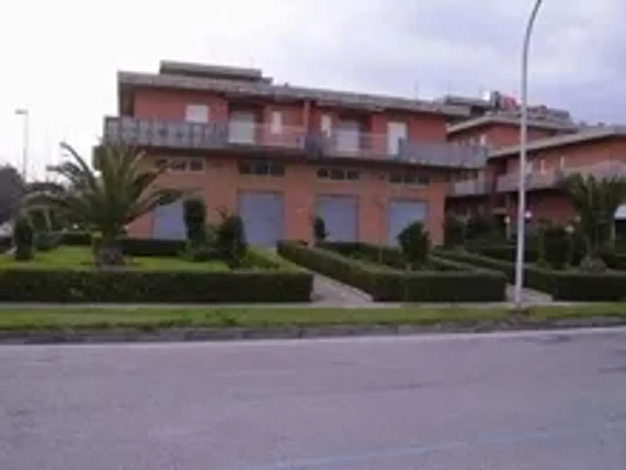 Negozio in Lungomare Europa, Martinsicuro, {3} - Foto 1