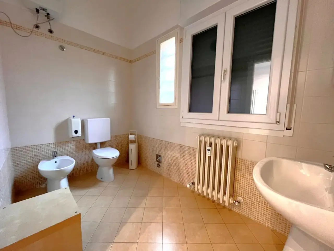 Palazzina commerciale in Via Longarola, Calderara Di Reno, {3} - Foto 2