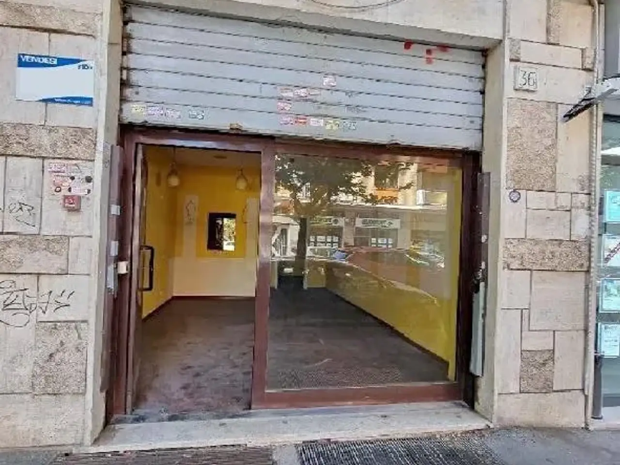 Locale commerciale in Via Cornelio Magni 36, Roma, {3} - Foto 1
