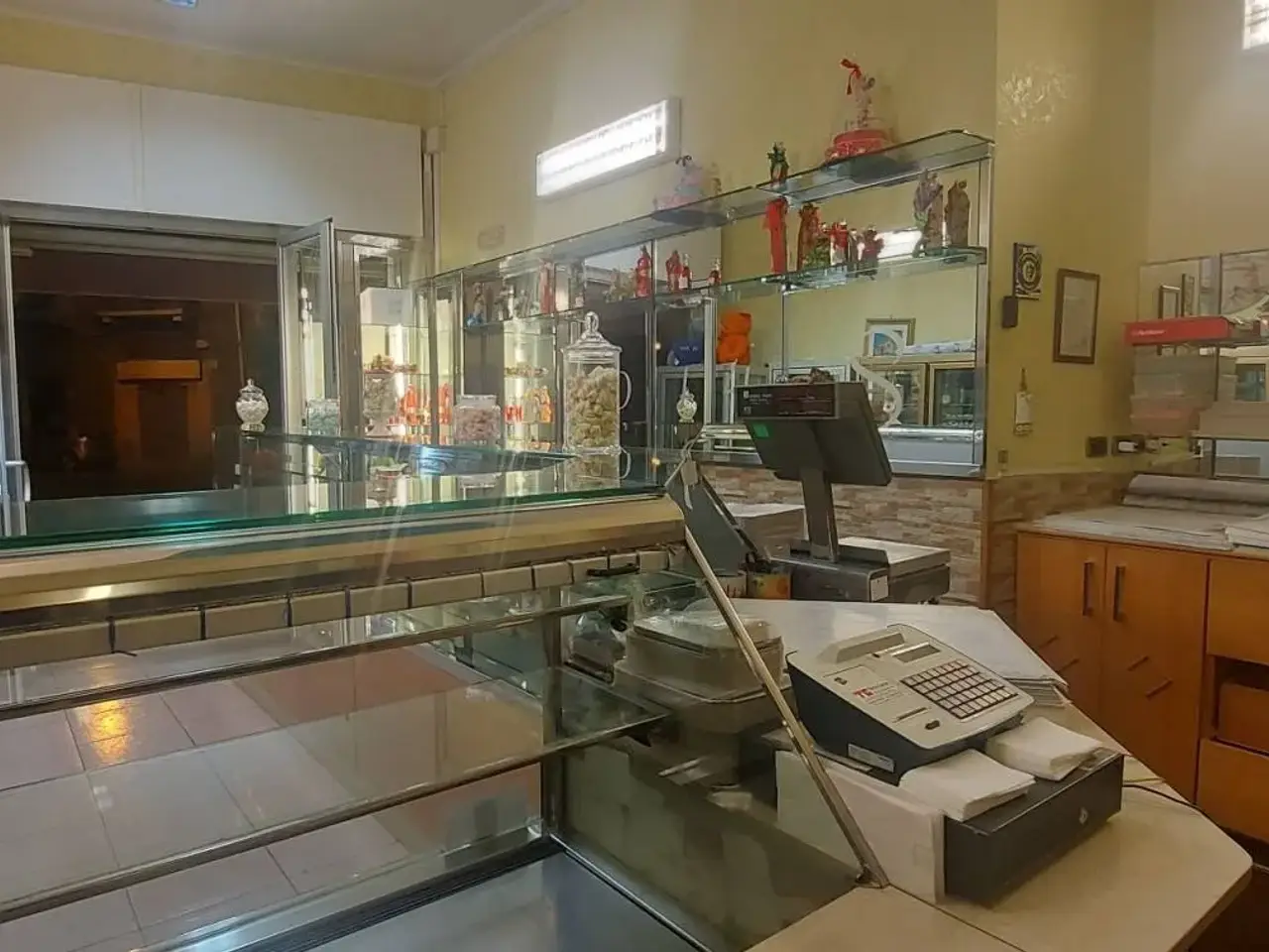 Locale commerciale in Via Orsini 53, Tamburi - Lido Azzurro, Taranto, Taranto, Taranto, {3} - Foto 1