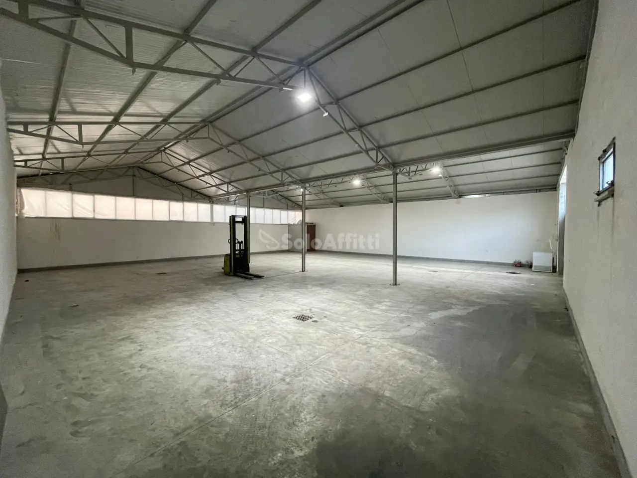 Magazzino in Via Mastrilli, Maddaloni, {3} - Foto 1