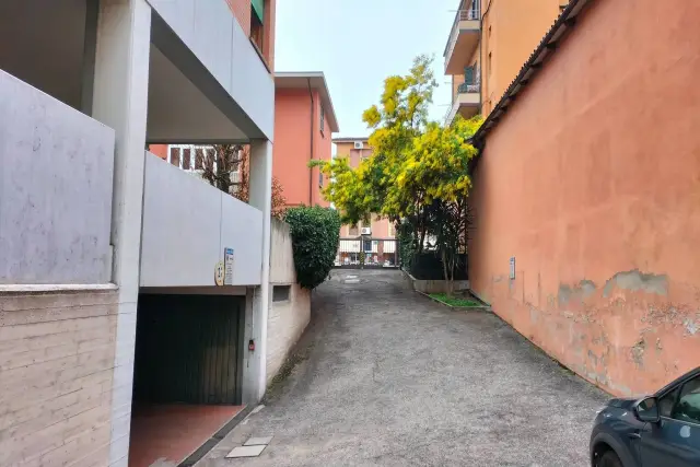 Garage or car box in Via Giuseppe Massarenti 180, Bologna - Photo 1