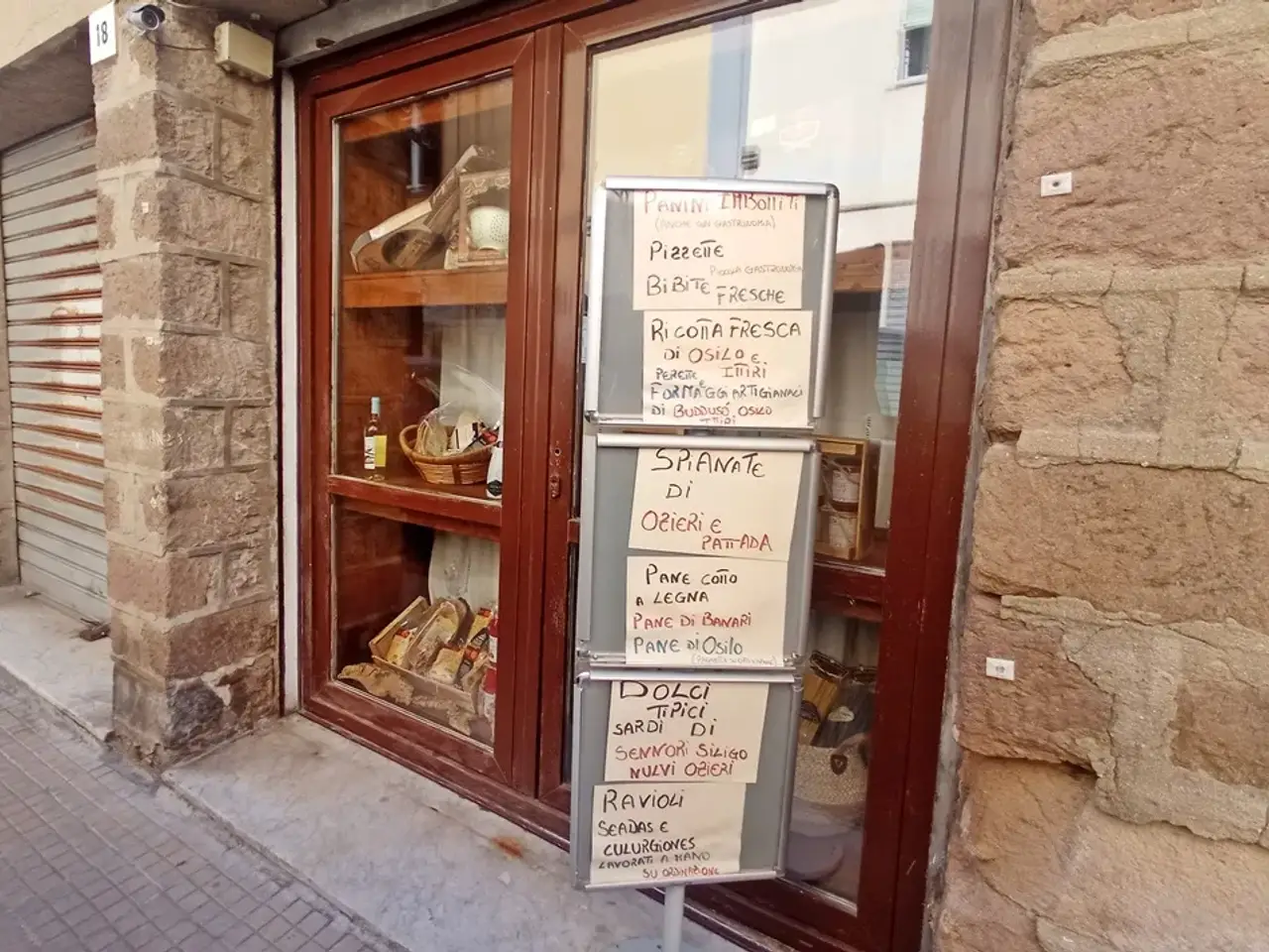 Negozio in Via Pasquale Paoli 20, Sassari, {3} - Foto 2