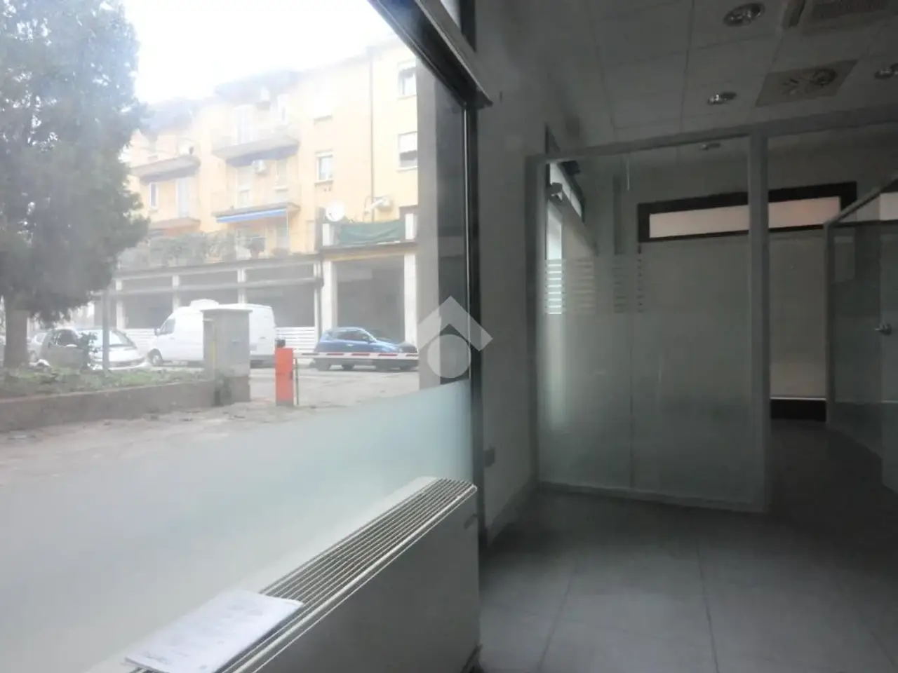 Negozio in Via Genuzio Bentini 22, Bologna, {3} - Foto 2